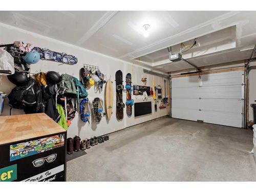 7036 34 Avenue Nw, Calgary, AB - Indoor Photo Showing Garage