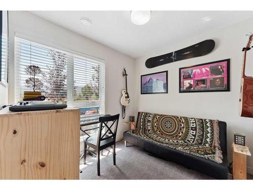 7036 34 Avenue Nw, Calgary, AB - Indoor Photo Showing Other Room