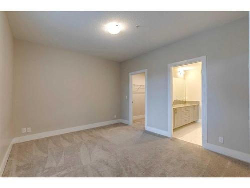 210-1702 17 Avenue Sw, Calgary, AB - Indoor Photo Showing Other Room