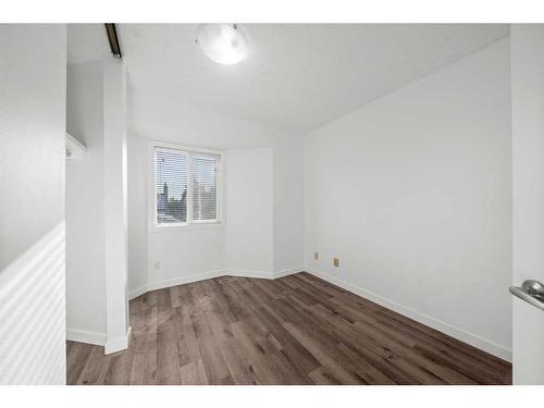 6515 68 Street Ne, Calgary, AB - Indoor Photo Showing Other Room