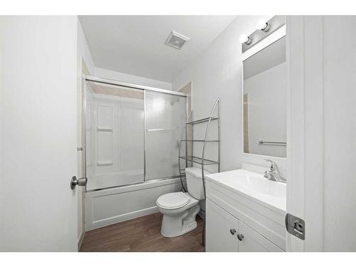 6515 68 Street Ne, Calgary, AB - Indoor Photo Showing Bathroom