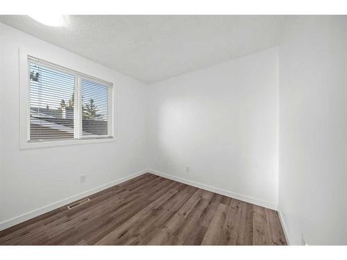 6515 68 Street Ne, Calgary, AB - Indoor Photo Showing Other Room