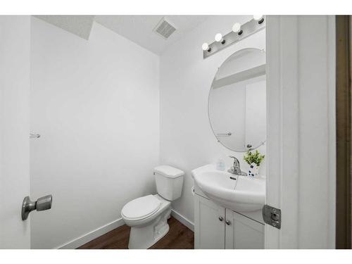 6515 68 Street Ne, Calgary, AB - Indoor Photo Showing Bathroom