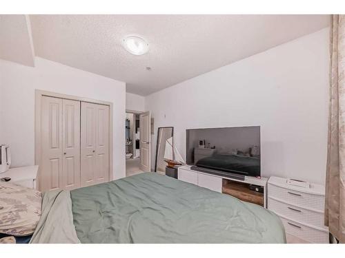 110-108 Country Village Circle Ne, Calgary, AB - Indoor Photo Showing Bedroom