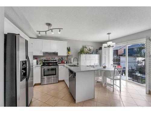 80 Saddlecreek Terrace Ne, Calgary, AB - Indoor Photo Showing Kitchen