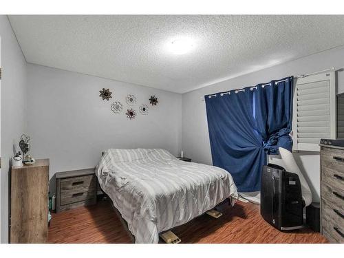 80 Saddlecreek Terrace Ne, Calgary, AB - Indoor Photo Showing Bedroom