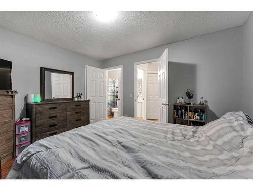 80 Saddlecreek Terrace Ne, Calgary, AB - Indoor Photo Showing Bedroom