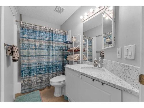 80 Saddlecreek Terrace Ne, Calgary, AB - Indoor Photo Showing Bathroom