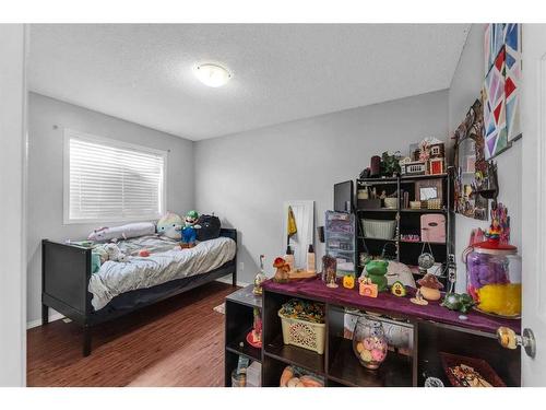 80 Saddlecreek Terrace Ne, Calgary, AB - Indoor Photo Showing Bedroom