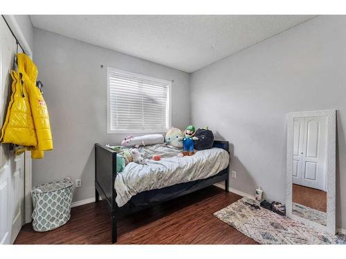 80 Saddlecreek Terrace Ne, Calgary, AB - Indoor Photo Showing Bedroom