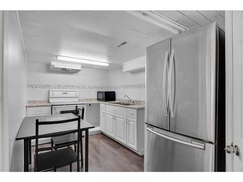 80 Saddlecreek Terrace Ne, Calgary, AB - Indoor Photo Showing Kitchen