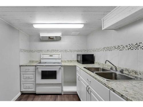 80 Saddlecreek Terrace Ne, Calgary, AB - Indoor Photo Showing Kitchen With Double Sink