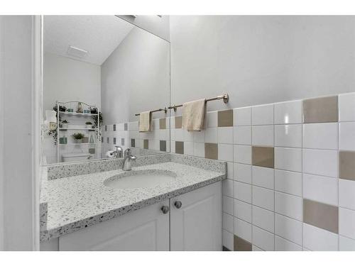 80 Saddlecreek Terrace Ne, Calgary, AB - Indoor Photo Showing Bathroom