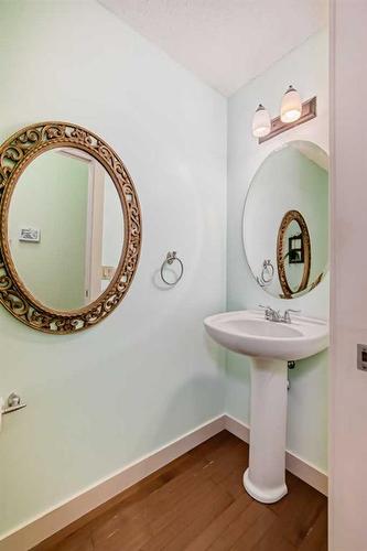 204 Silverado Boulevard Sw, Calgary, AB - Indoor Photo Showing Bathroom