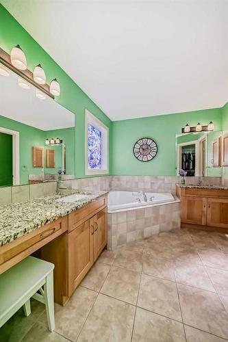 204 Silverado Boulevard Sw, Calgary, AB - Indoor Photo Showing Bathroom