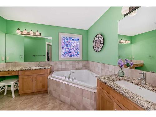 204 Silverado Boulevard Sw, Calgary, AB - Indoor Photo Showing Bathroom