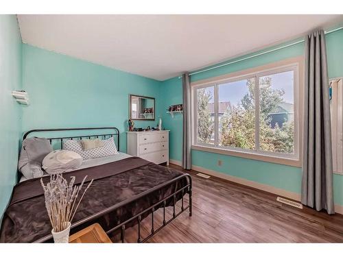 204 Silverado Boulevard Sw, Calgary, AB - Indoor Photo Showing Bedroom