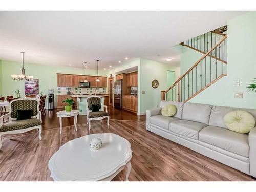 204 Silverado Boulevard Sw, Calgary, AB - Indoor Photo Showing Living Room