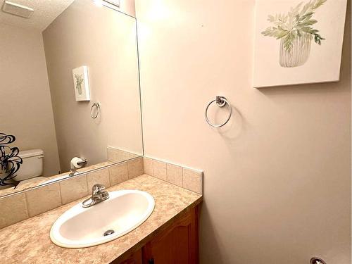 5 Douglas Glen Park Se, Calgary, AB - Indoor Photo Showing Bathroom