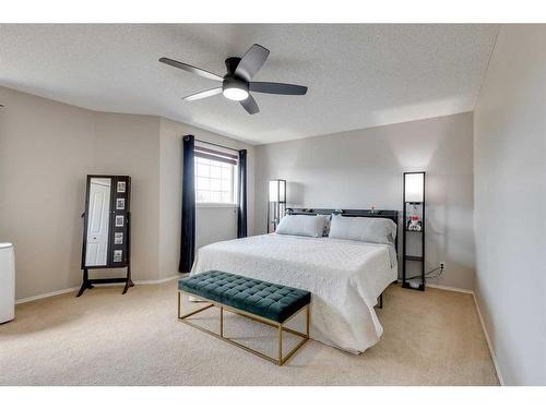 5 Douglas Glen Park Se, Calgary, AB - Indoor Photo Showing Bedroom