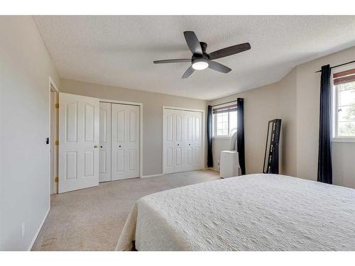 5 Douglas Glen Park Se, Calgary, AB - Indoor Photo Showing Bedroom