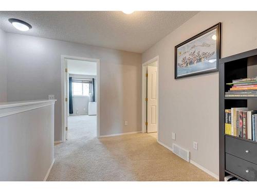 5 Douglas Glen Park Se, Calgary, AB - Indoor Photo Showing Other Room