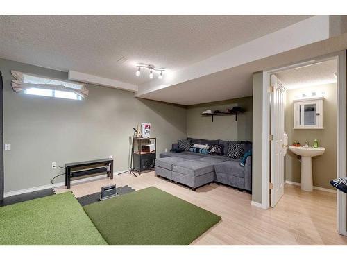 5 Douglas Glen Park Se, Calgary, AB - Indoor