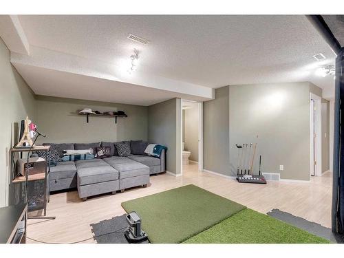 5 Douglas Glen Park Se, Calgary, AB - Indoor