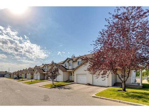 5 Douglas Glen Park Se, Calgary, AB - Outdoor With Facade