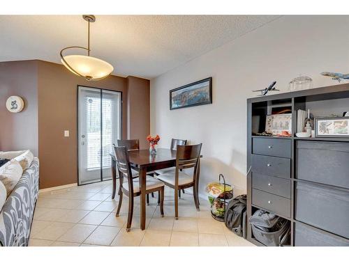 5 Douglas Glen Park Se, Calgary, AB - Indoor Photo Showing Dining Room