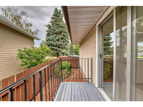 27 Glacier Drive Sw, Calgary, AB - Outdoor With Exterior