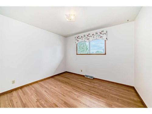 27 Glacier Drive Sw, Calgary, AB - Indoor Photo Showing Other Room