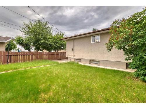 27 Glacier Drive Sw, Calgary, AB - Outdoor