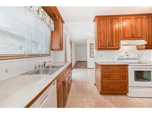 27 Glacier Drive Sw, Calgary, AB - Indoor Photo Showing Kitchen With Double Sink