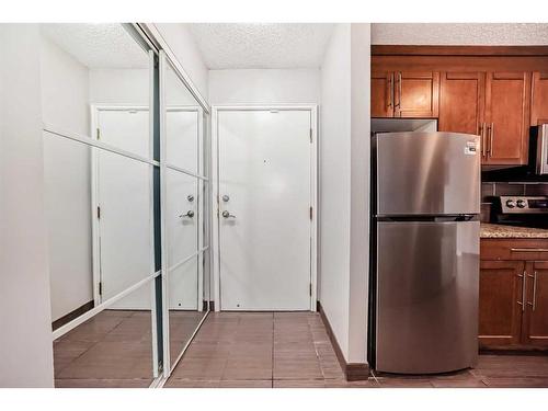 202-431 1 Avenue Ne, Calgary, AB - Indoor Photo Showing Kitchen