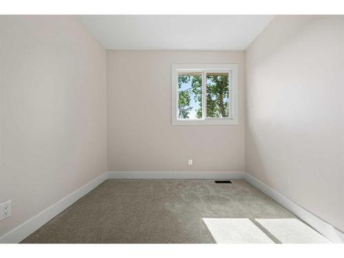 807-6223 31 Avenue Nw, Calgary, AB - Indoor Photo Showing Other Room