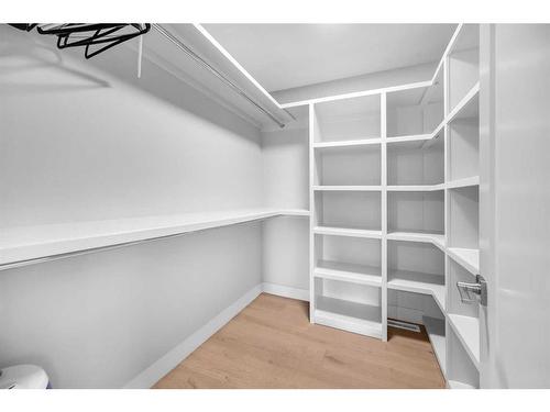 111 Legacy Landing Se, Calgary, AB - Indoor With Storage