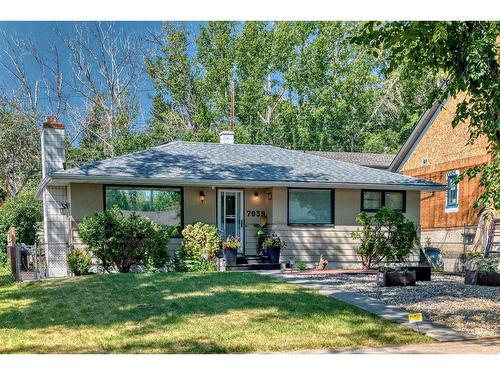 7039 22A Street Se, Calgary, AB - Outdoor