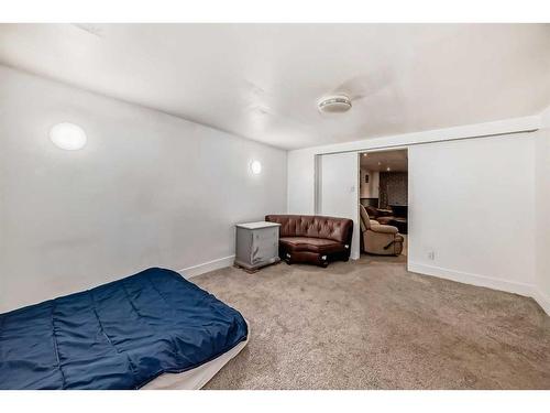 7039 22A Street Se, Calgary, AB - Indoor Photo Showing Bedroom