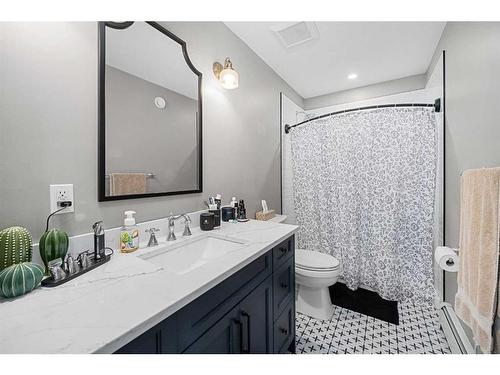 3-232 20 Avenue, Calgary, AB - Indoor Photo Showing Bathroom