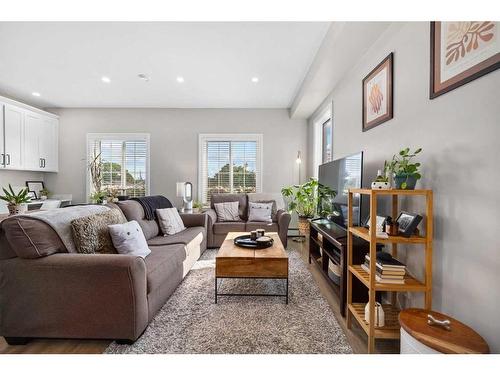 3-232 20 Avenue, Calgary, AB - Indoor Photo Showing Living Room