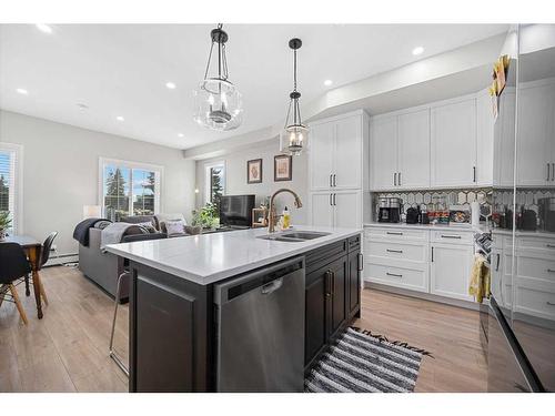 3-232 20 Avenue, Calgary, AB - Indoor Photo Showing Kitchen With Double Sink With Upgraded Kitchen