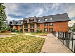 2109-4001B 49 Street NW Calgary, AB T3A 2C9