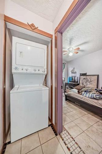 2109-4001B 49 Street Nw, Calgary, AB - Indoor Photo Showing Laundry Room