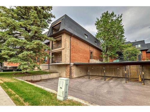 2109-4001B 49 Street Nw, Calgary, AB - Outdoor