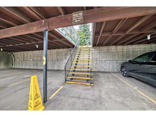 2109-4001B 49 Street Nw, Calgary, AB - Indoor Photo Showing Garage