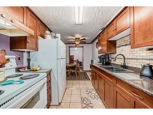 2109-4001B 49 Street Nw, Calgary, AB - Indoor Photo Showing Kitchen With Double Sink