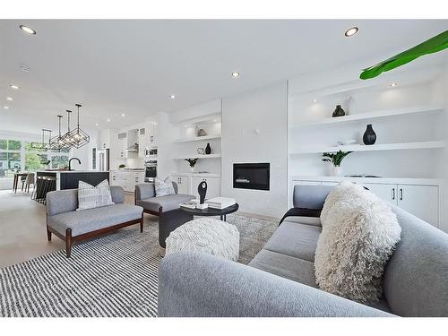 824 21 Avenue Nw, Calgary, AB - Indoor Photo Showing Living Room