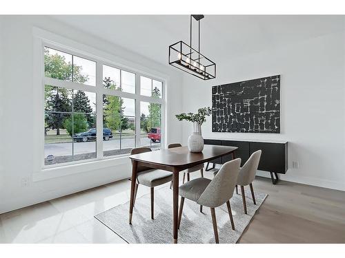 824 21 Avenue Nw, Calgary, AB - Indoor Photo Showing Dining Room