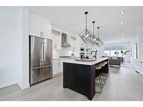 824 21 Avenue Nw, Calgary, AB - Indoor Photo Showing Kitchen With Upgraded Kitchen